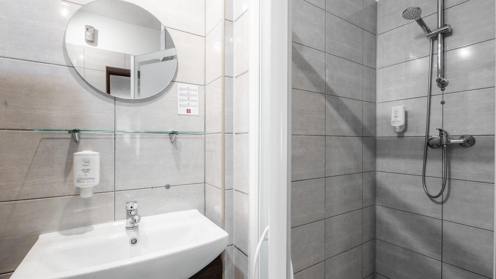 Hotel Delta Краків Екстер'єр фото
