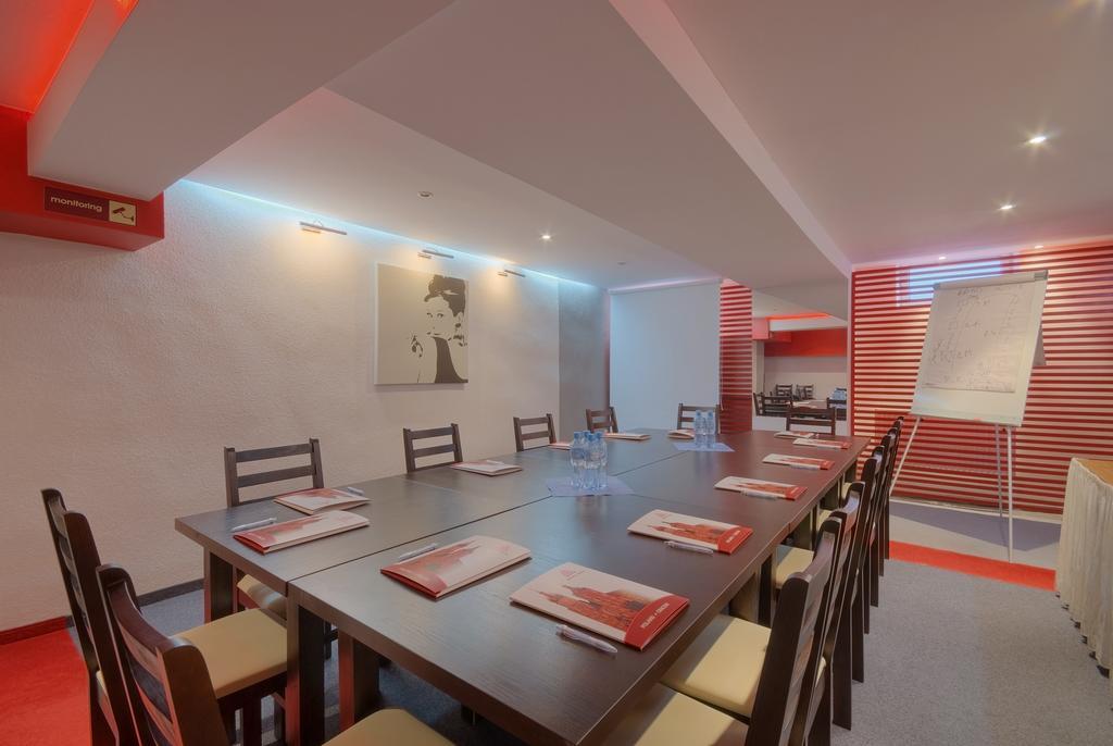 Hotel Delta Краків Екстер'єр фото