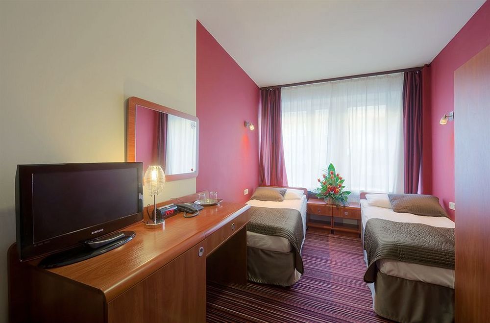 Hotel Delta Краків Екстер'єр фото