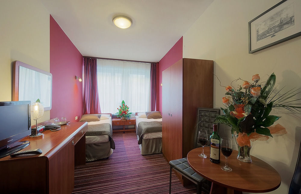 Hotel Delta Краків Екстер'єр фото