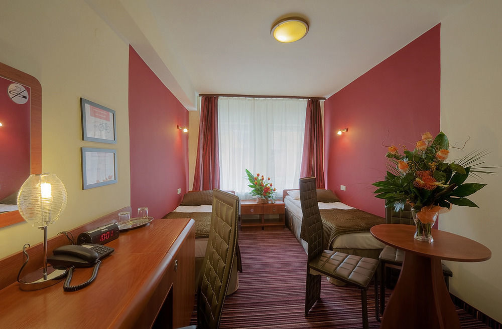 Hotel Delta Краків Екстер'єр фото