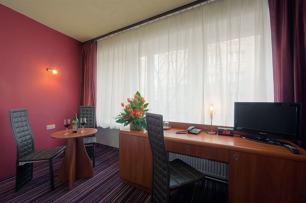Hotel Delta Краків Екстер'єр фото