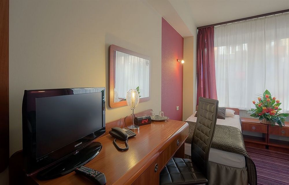 Hotel Delta Краків Екстер'єр фото